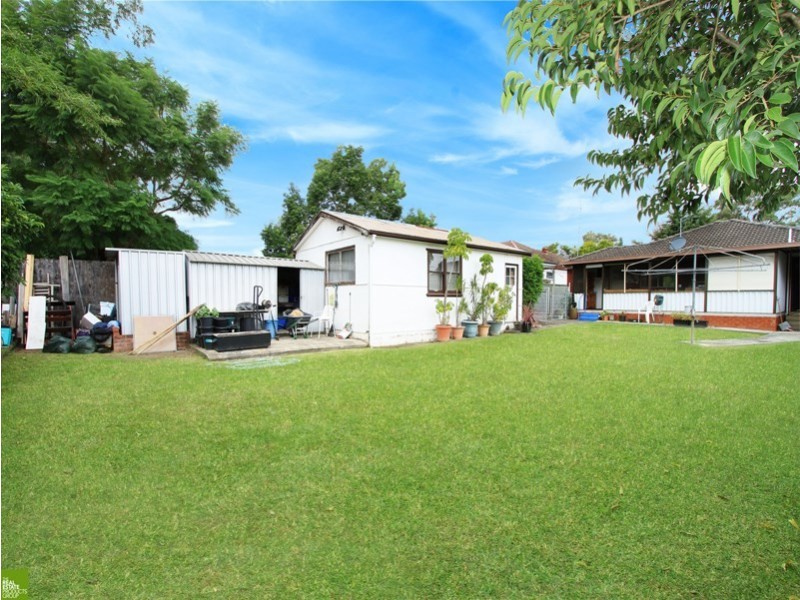 52 Deakin Street, Oak Flats NSW 2529