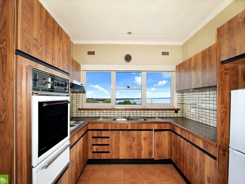 36 Gloria Crescent, Lake Heights NSW 2502