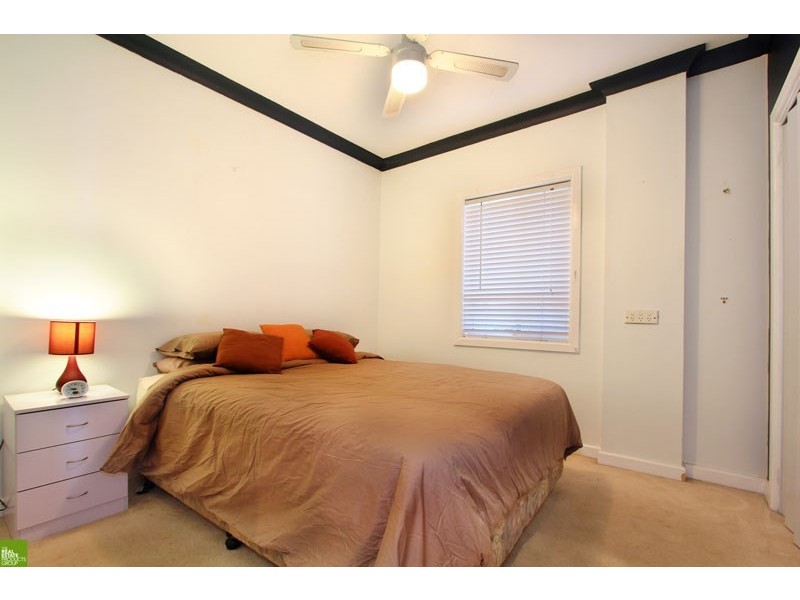 42 Grand View Parade, Lake Heights NSW 2502