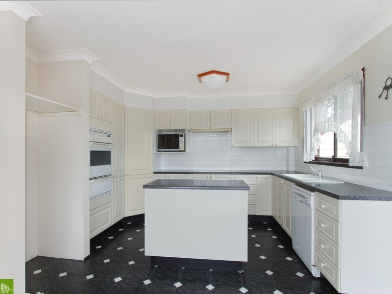 44 Beverley Avenue, Unanderra NSW 2526