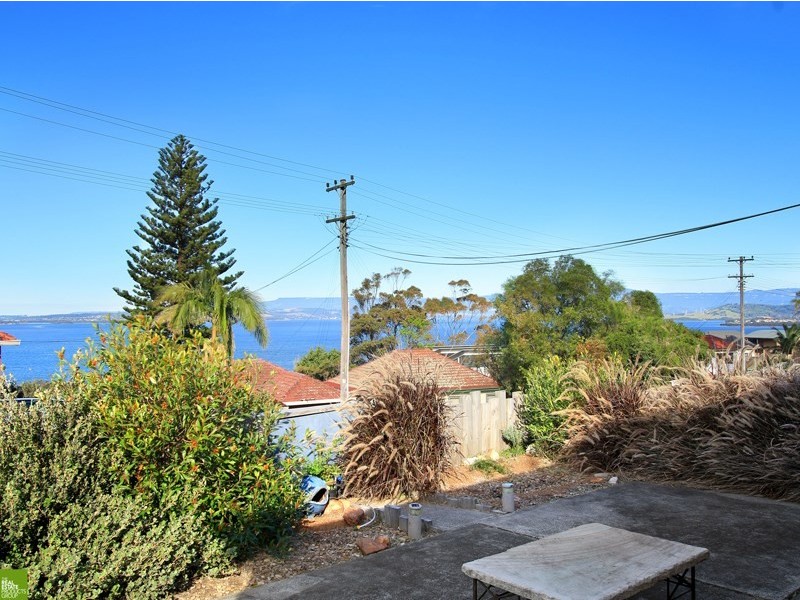 12 Hassan Street, Lake Heights NSW 2502