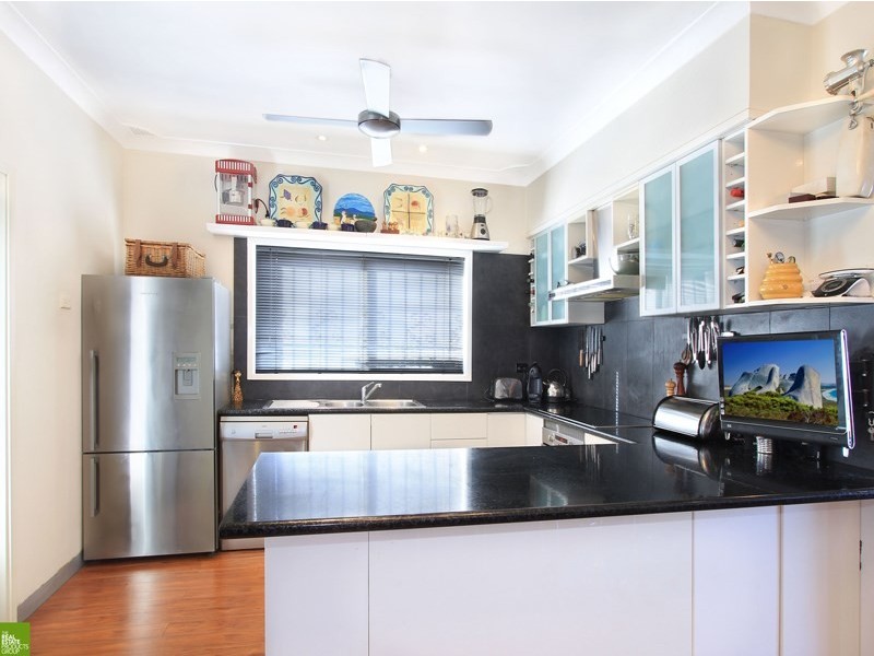 12 Hassan Street, Lake Heights NSW 2502