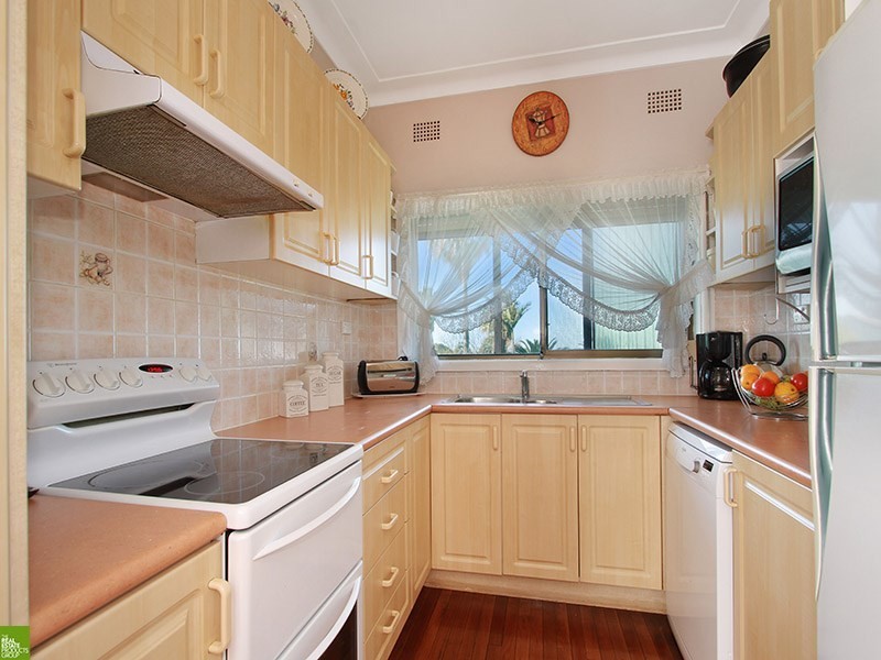 81 Weringa Avenue, Lake Heights NSW 2502
