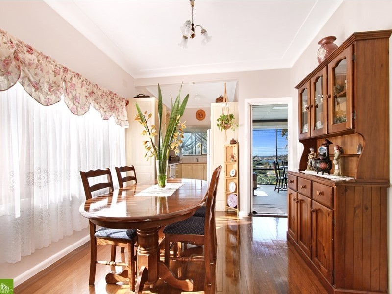 81 Weringa Avenue, Lake Heights NSW 2502