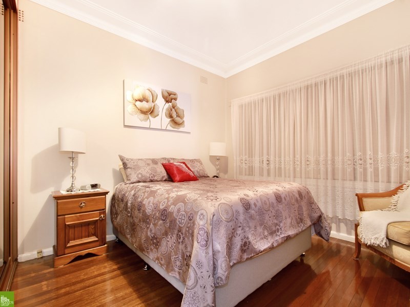 81 Weringa Avenue, Lake Heights NSW 2502