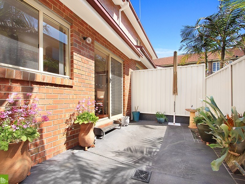 2/25 Gladstone Avenue, Wollongong NSW 2500