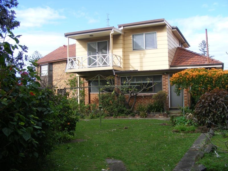 4 Parkside Avenue, Wollongong NSW 2500