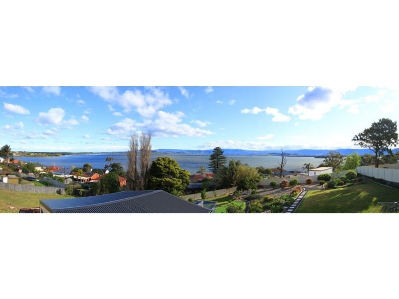 22 St Cloud Crescent, Lake Heights NSW 2502