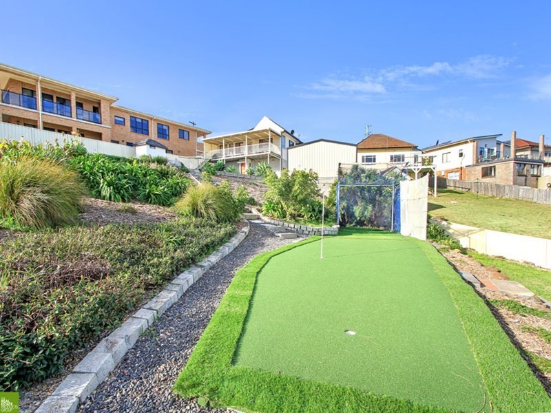 22 St Cloud Crescent, Lake Heights NSW 2502