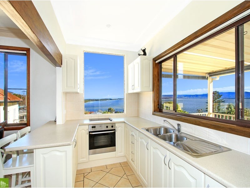 22 St Cloud Crescent, Lake Heights NSW 2502