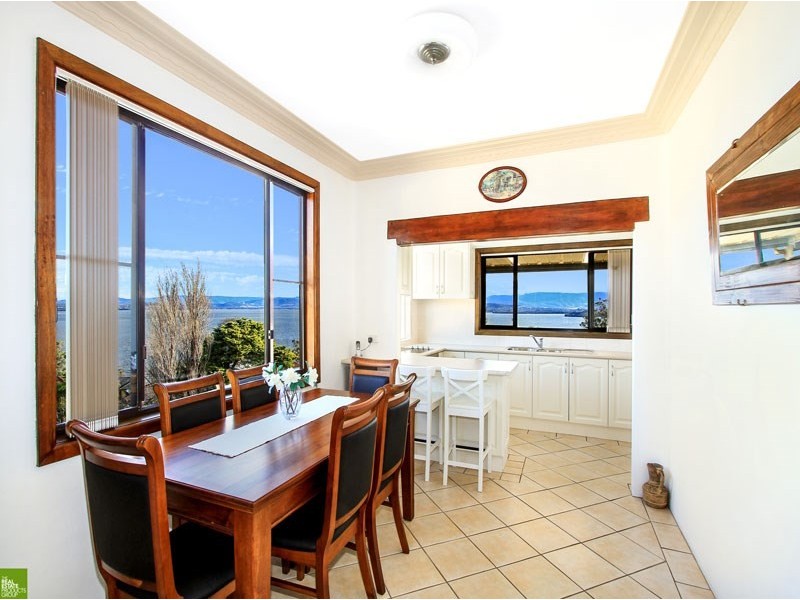 22 St Cloud Crescent, Lake Heights NSW 2502