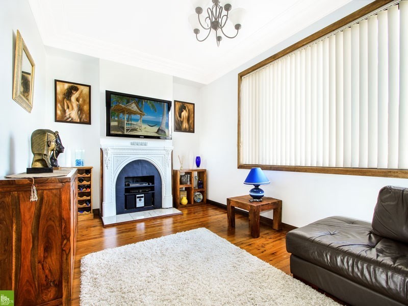 22 St Cloud Crescent, Lake Heights NSW 2502