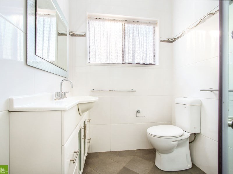 22 St Cloud Crescent, Lake Heights NSW 2502