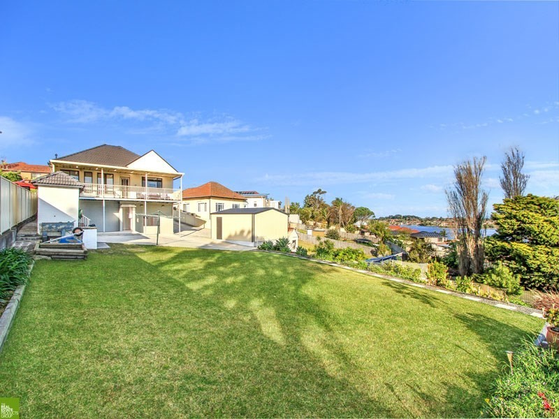 22 St Cloud Crescent, Lake Heights NSW 2502