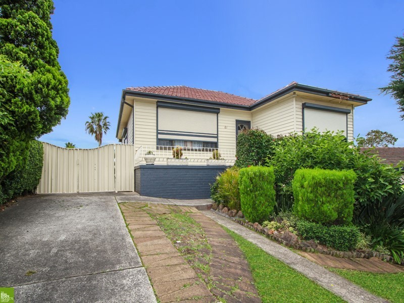 81 Weringa Avenue, Lake Heights NSW 2502