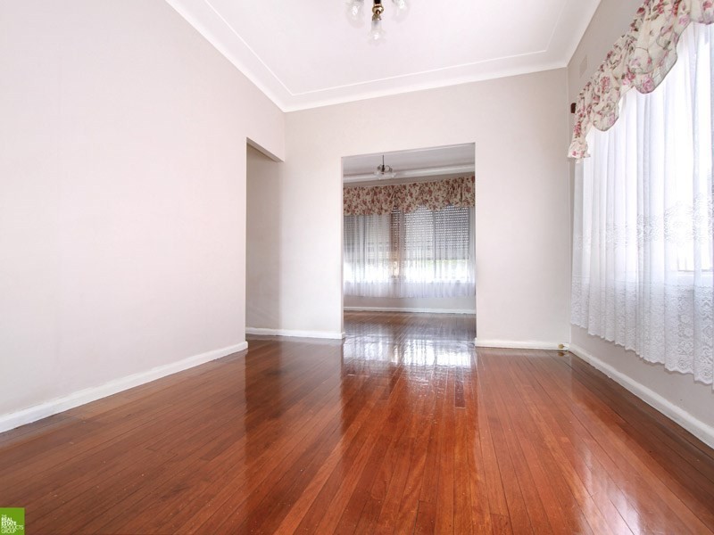 81 Weringa Avenue, Lake Heights NSW 2502
