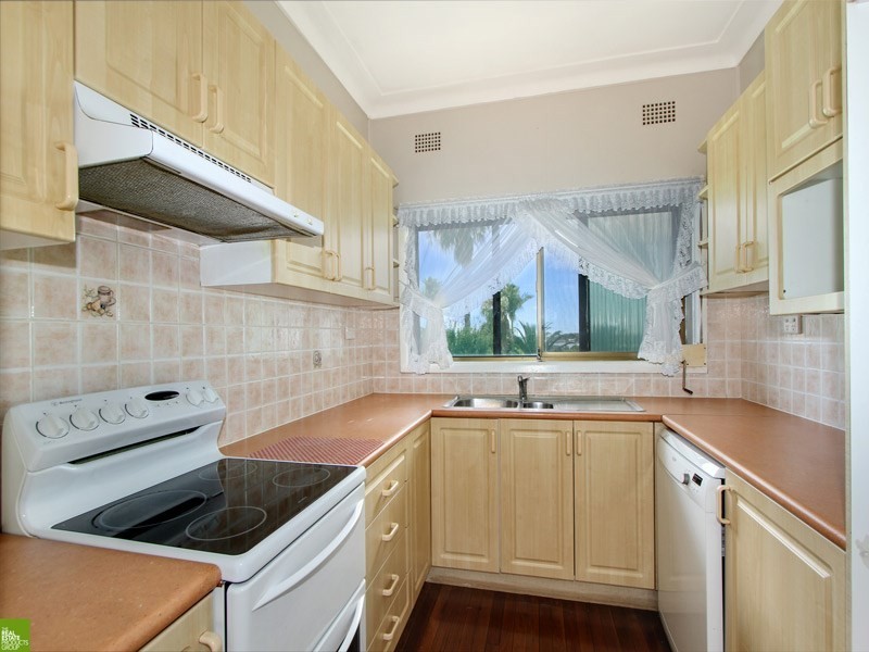 81 Weringa Avenue, Lake Heights NSW 2502