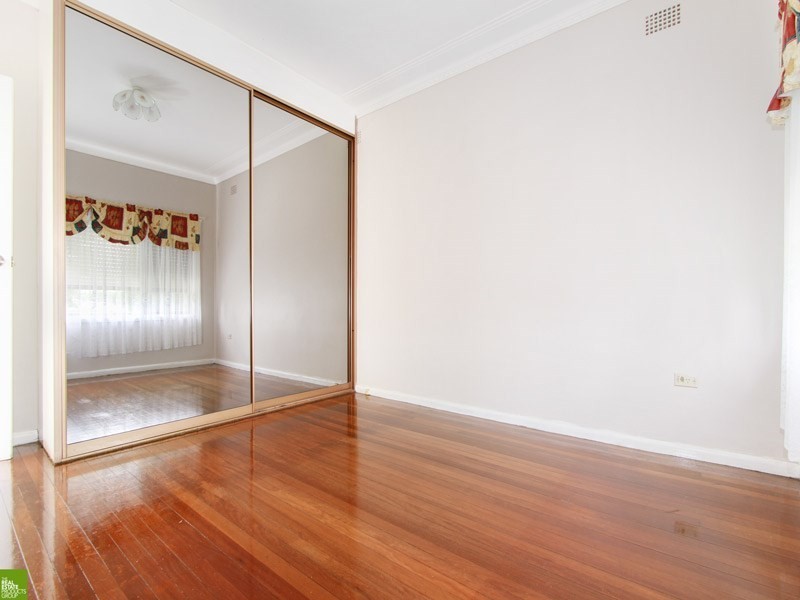 81 Weringa Avenue, Lake Heights NSW 2502