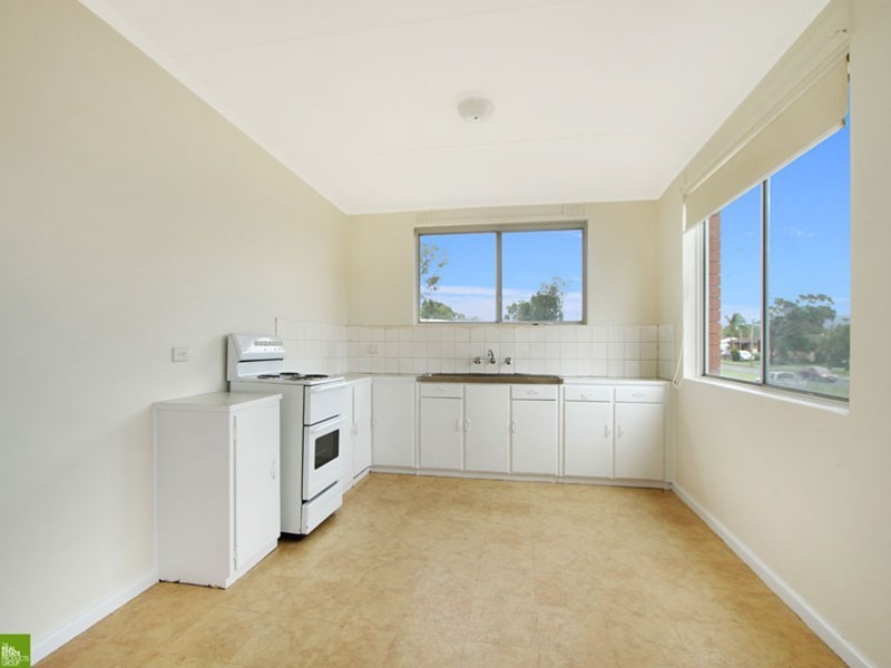 11 Lake Entrance Road, Warilla NSW 2528