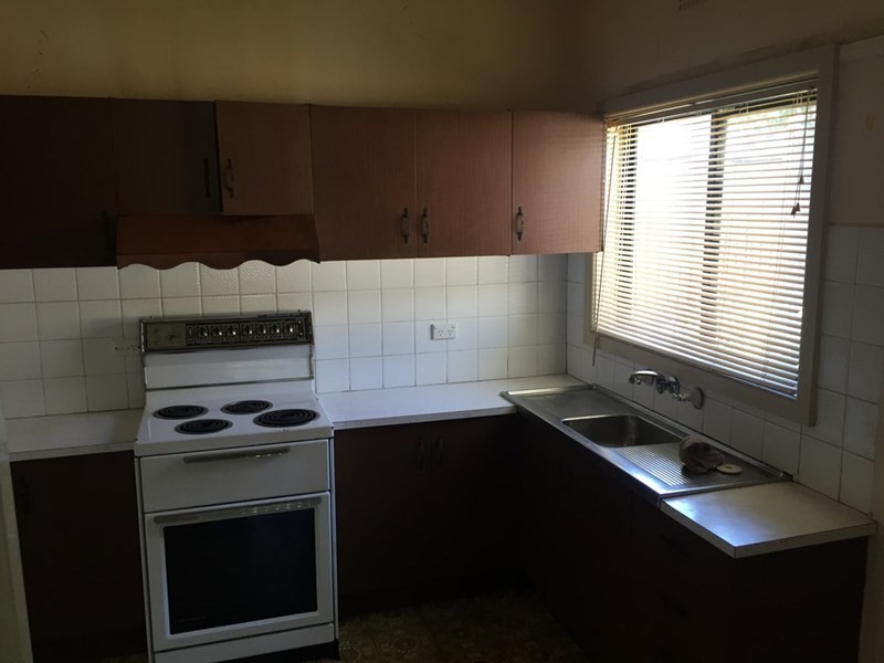 27 London Drive, West Wollongong NSW 2500