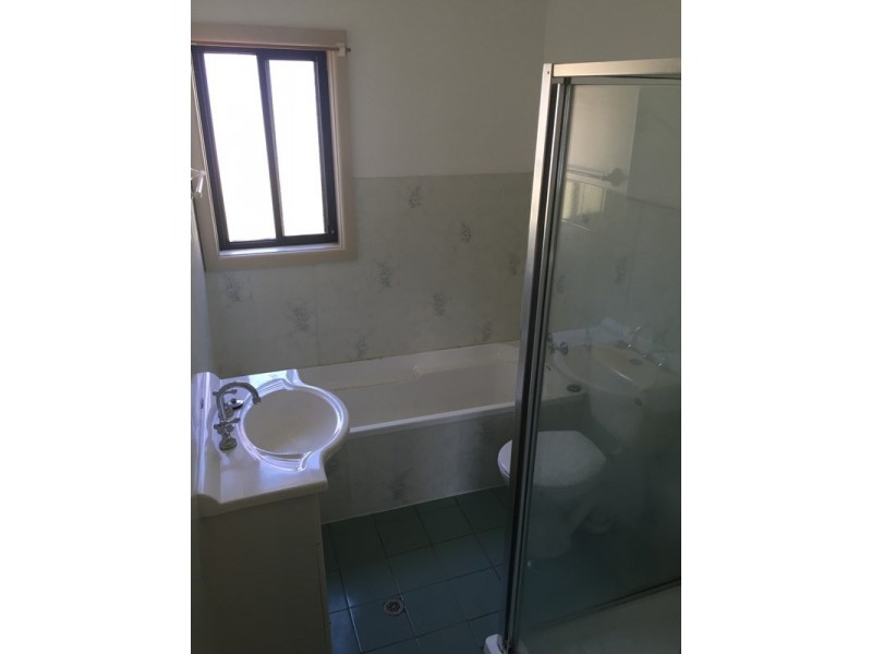 27 London Drive, West Wollongong NSW 2500