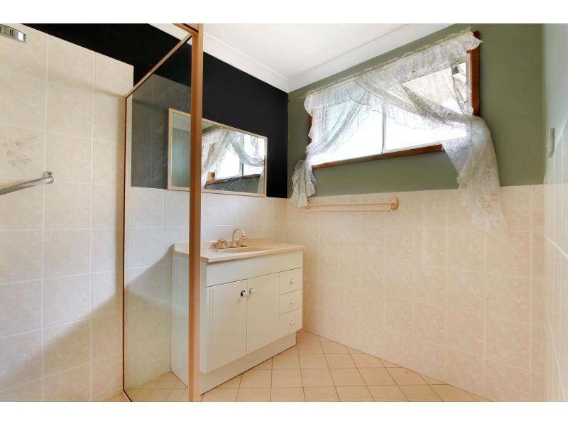 40 Devonshire Crescent, Oak Flats NSW 2529