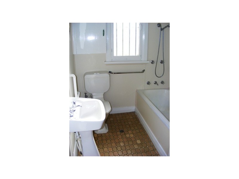 13 Heaslip Street, Coniston NSW 2500