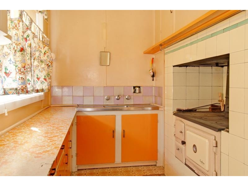 28 Byarong Avenue, Mangerton NSW 2500