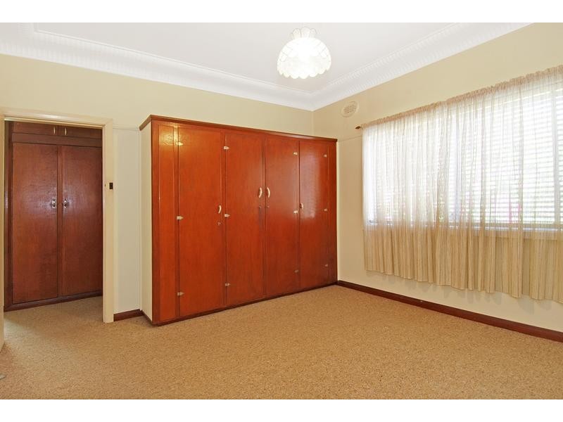 28 Byarong Avenue, Mangerton NSW 2500