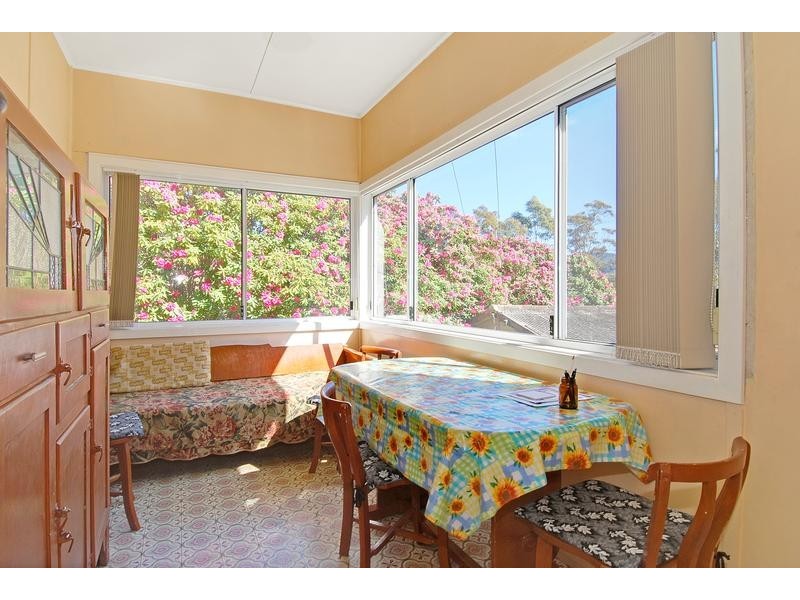 28 Byarong Avenue, Mangerton NSW 2500