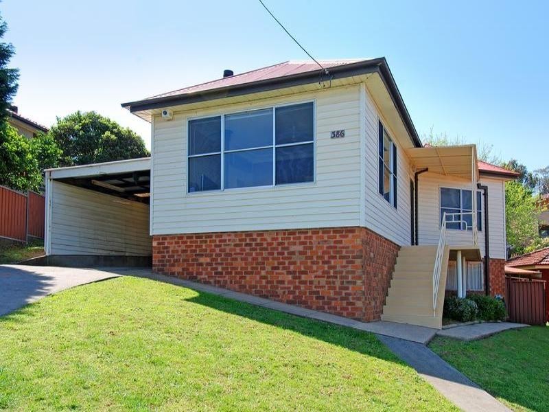386 Northcliffe Drive, Lake Heights NSW 2502