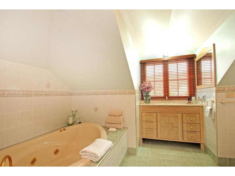 7 Abercrombie Crescent, Albion Park NSW 2527