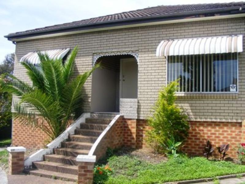 15 Heaslip Street, Coniston NSW 2500