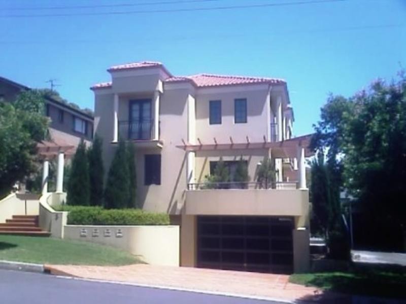 2/3 Pleasant Avenue, North Wollongong NSW 2500