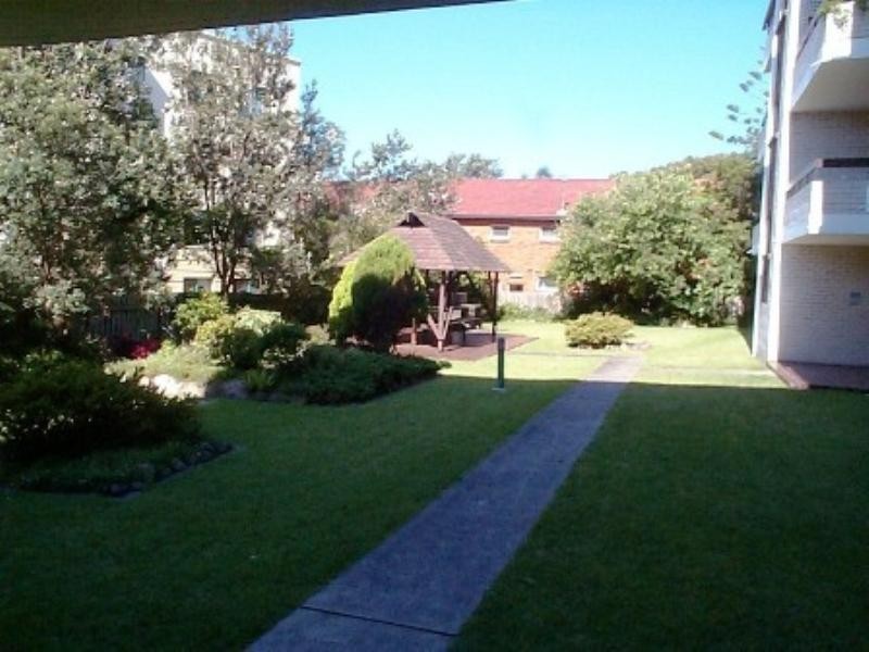 4/4 Pleasant Avenue, North Wollongong NSW 2500