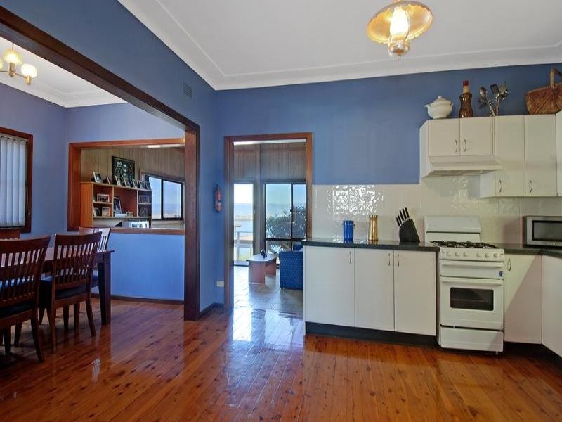 19 Kingsley Drive, Lake Heights NSW 2502