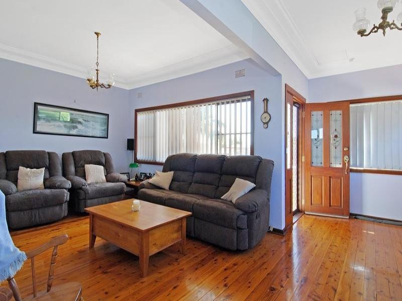 19 Kingsley Drive, Lake Heights NSW 2502