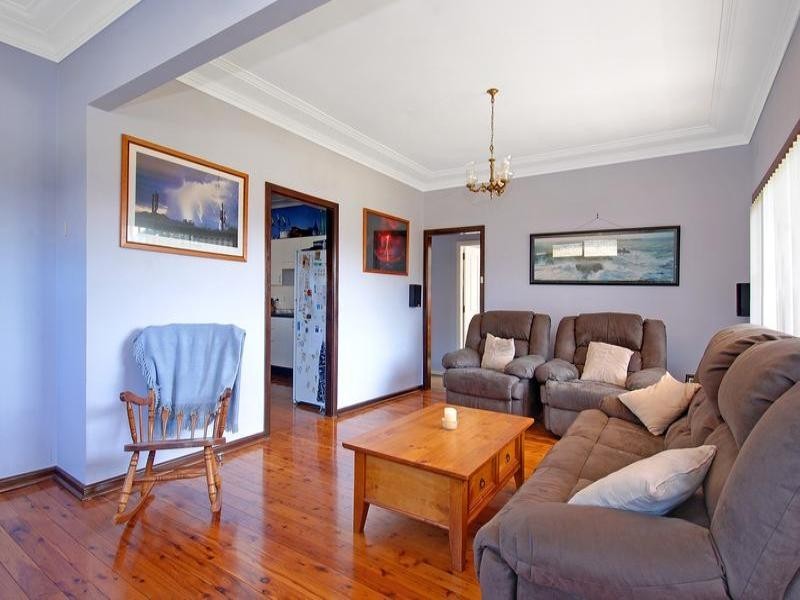 19 Kingsley Drive, Lake Heights NSW 2502