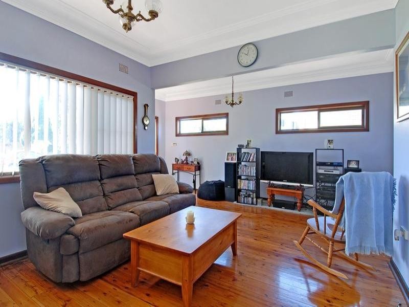 19 Kingsley Drive, Lake Heights NSW 2502