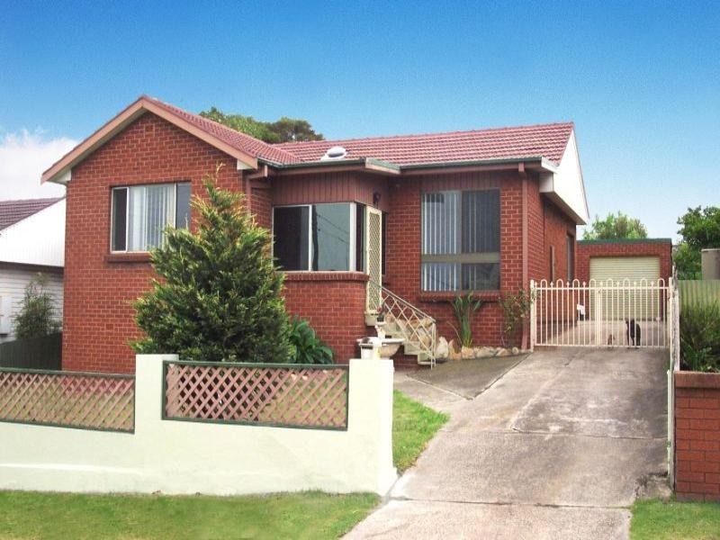 4 Barina Avenue, Lake Heights NSW 2502