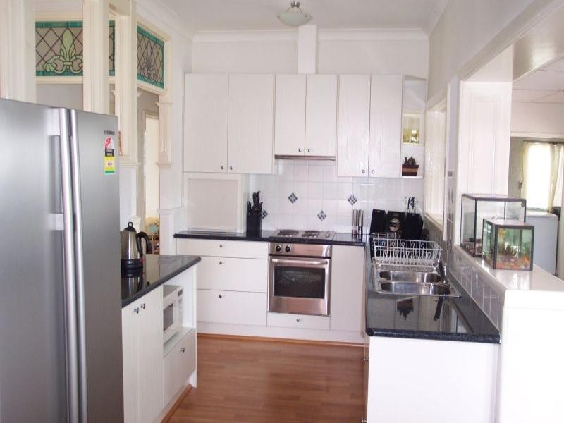 4 Barina Avenue, Lake Heights NSW 2502