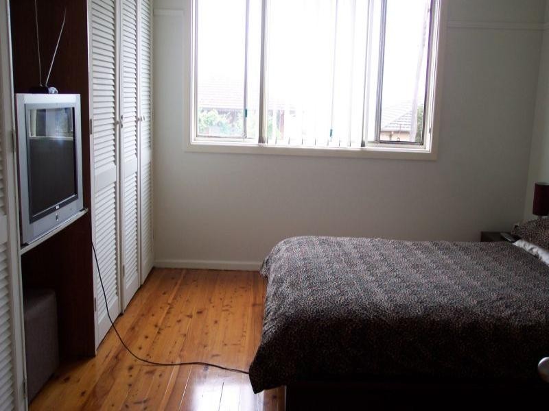 4 Barina Avenue, Lake Heights NSW 2502