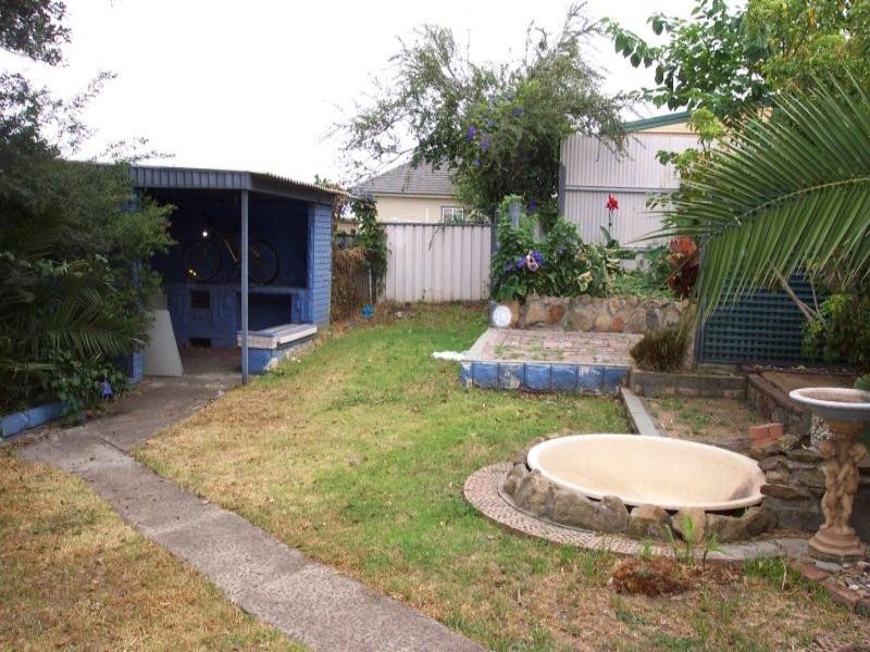 4 Barina Avenue, Lake Heights NSW 2502