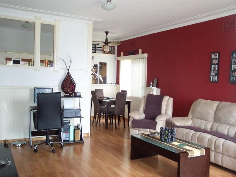 4 Barina Avenue, Lake Heights NSW 2502