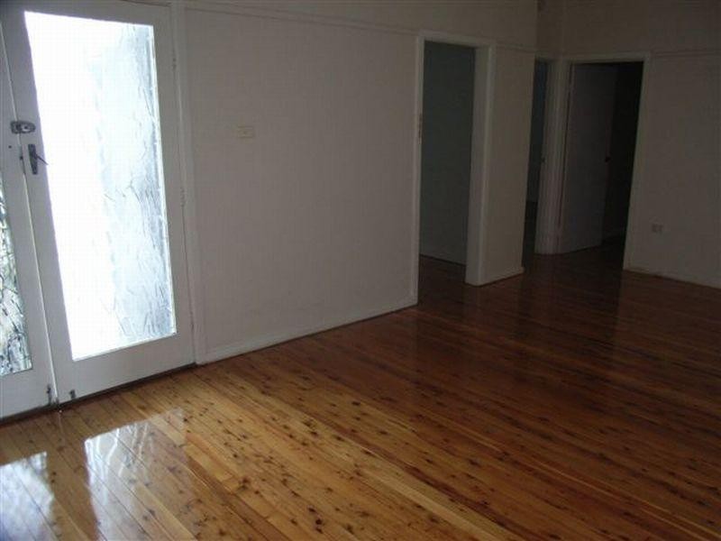 76 Blackman Parade, Unanderra NSW 2526