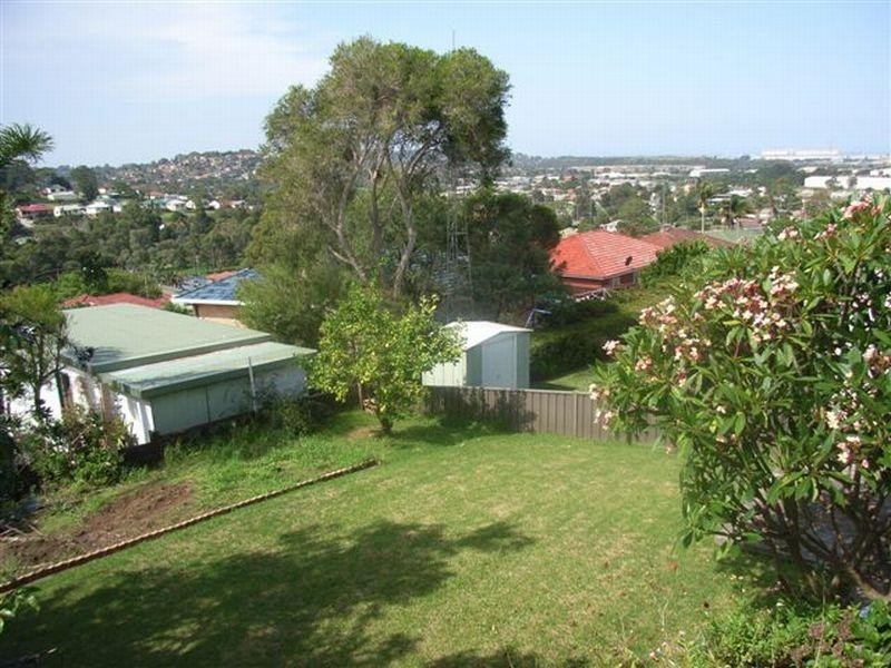 76 Blackman Parade, Unanderra NSW 2526