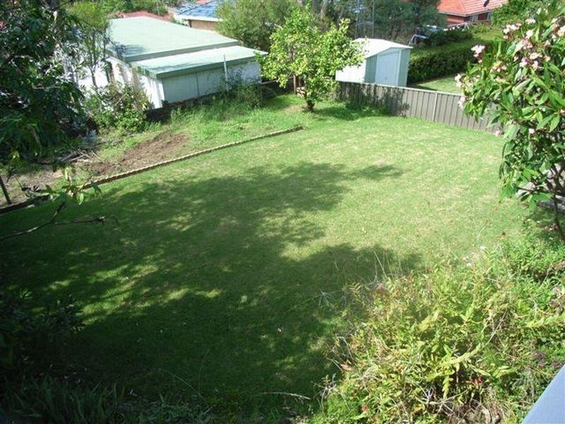 76 Blackman Parade, Unanderra NSW 2526