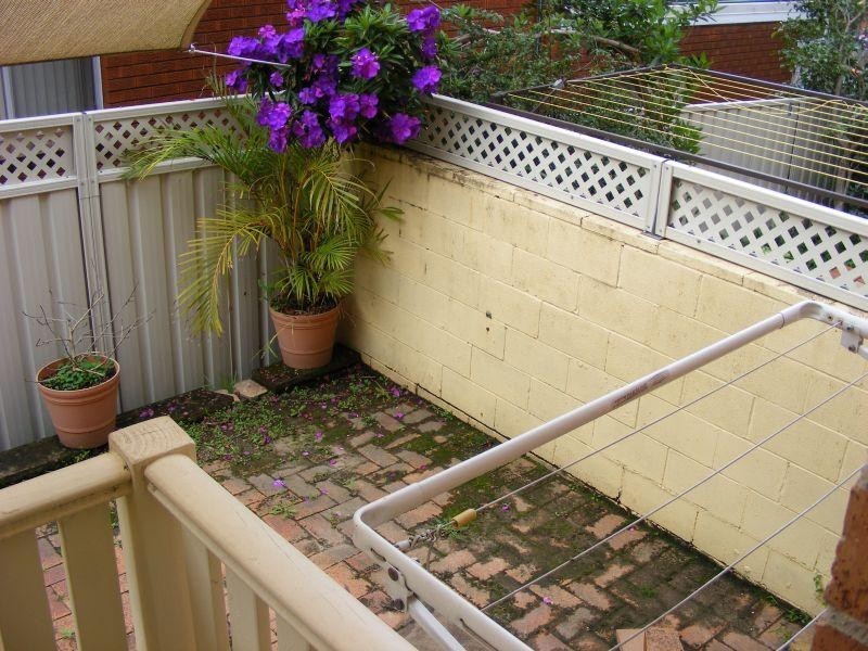 2/17 Hillcrest Street, Wollongong NSW 2500