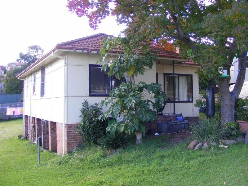 10 Leicester Street, Berkeley NSW 2506