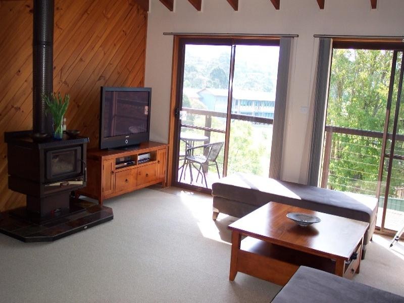 4 Heeterra Place, Cordeaux Heights NSW 2526